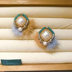 刺繍 ミンクファー ピアス イヤリングのサムネイル