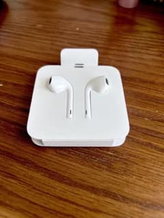 【未使用】Apple Lightning 有線イヤホンのサムネイル
