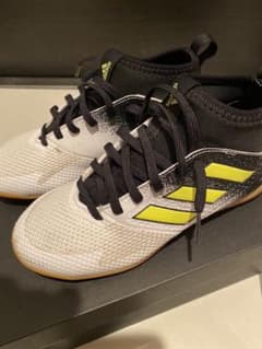 adidas サッカー、ジュニア　フットサル　インドアシューズ　21センチのサムネイル