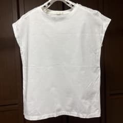 GU ノースリーブTシャツのサムネイル