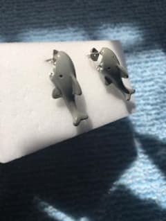 サメのピアスのサムネイル