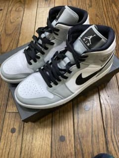 AIR JORDAN 1MIDのサムネイル