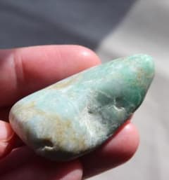 緑の海中翡翠］糸魚川翡翠 海石 原石 35.1g - メルカリ