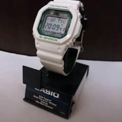カシオ g-shock 白×緑 電波ソーラーのサムネイル