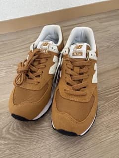 New Balance 574 ブラウン スニーカーのサムネイル