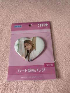 ILLIT アイリット ミンジュハート型缶バッジのサムネイル