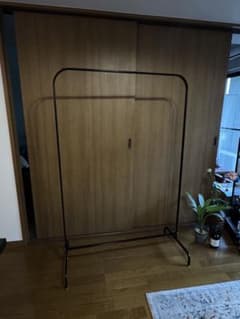 ［IKEA］MULIG ムーリッグ ハンガーラック, ブラック（中古）のサムネイル