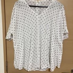 スタジオクリップ　水玉Vネック半袖ブラウスのサムネイル