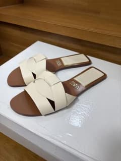 ZARA フラットサンダルのサムネイル