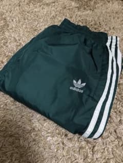 アディダスオリジナル adidas originals ナイロンパンツ 緑のサムネイル