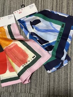 【新品未使用】ユニクロ MARNI シルク フロシキ スカーフ 2枚のサムネイル