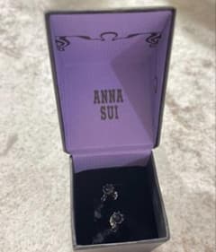 ANNA SUI アナスイ・ピアス（十字架 クロス 蝶・薄紫 ラベンダー 