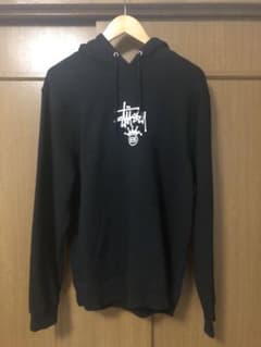 【即完売モデル】STUSSY　センターロゴ　パーカーのサムネイル