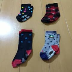 キッズ靴下　4足セットのサムネイル