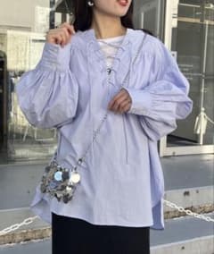 【新品タグ付き】レースアップチュニック丈ギャザーブラウス　チャオパニックティピーのサムネイル