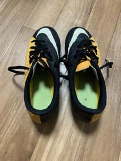 Nike サッカーシューズ ブラック/イエロー 5Y 23.5のサムネイル