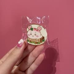 ちいかわ　夜市　台湾　限定　ピンバッチ　古本屋さんのサムネイル