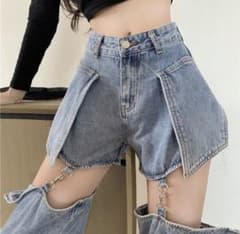 チェーン付き デニム ショートパンツのサムネイル