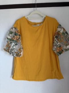 in Field 花柄刺繍 パフスリーブ ブラウスTシャツイエロー、未使用！のサムネイル