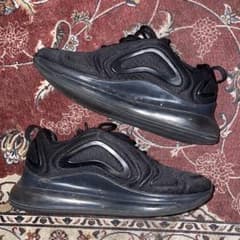 Nike Air Max 720 "Triple Black"のサムネイル