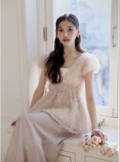 【新品未開封】poláura フラワーぺプラムバックリボンチュニックのサムネイル