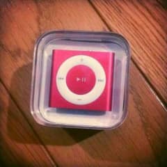 《限定カラー》ipod shuffle REDのサムネイル