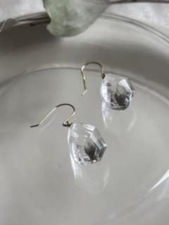 クリスタルファセットカットドロップピアス 18k 18金 - メルカリ