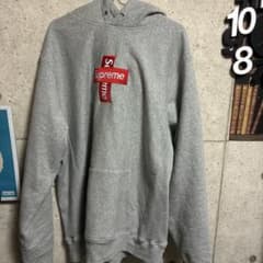 高*真様 Supreme グレー パーカーのサムネイル