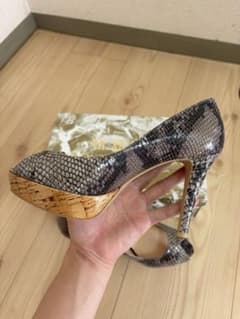 VII XII XXX セブントゥエルブサーティ パイソン柄パンプス ハイヒールのサムネイル