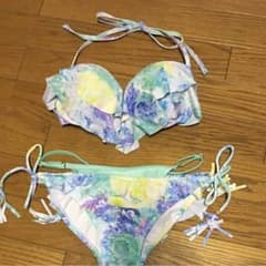 花柄 ビキニ 水着のサムネイル