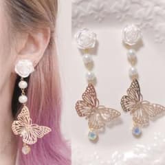ホワイトローズ 蝶々 ピアス ♡ イヤリングのサムネイル
