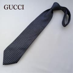 【美品】 GUCCI ネクタイ 小紋柄 グレー ブラック 灰色 黒色 gray グッチ ネクタイ 小紋柄 グレー レギュラー シルク イタリア製【n9552