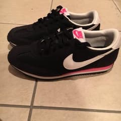 NlKE ナイキ 黒 スニーカーのサムネイル