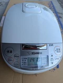 象印 炊飯器　極め炊き　豪熱沸とうIH 5.5合炊きNP-XB10-WAのサムネイル