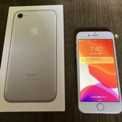 iPhone 7 Silver 128 GB auのサムネイル