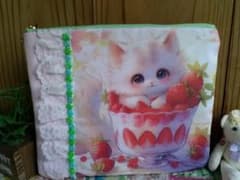 フラットポーチ～イチゴプリンになった猫のサムネイル