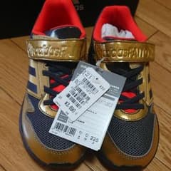 adidasスニーカー♪22.5新品未使用のサムネイル