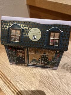 専用です！イギリス限定 紅茶クリスマス缶 ライトアップハウス M&S