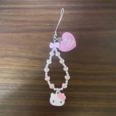 ハローキティ ストラップ ハート型ビーズ付き - メルカリ