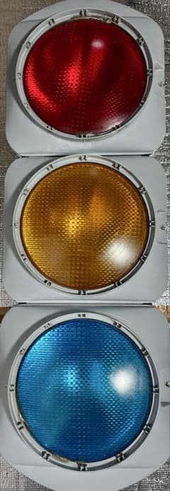 はな　信号機本物小糸工業製の車両信号機LED 小糸工業 車両用信号機 1H33D - メルカリ