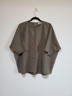 <新品·未使用> レディース 服 トップス カーキ色 フリーサイズのサムネイル