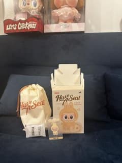 ⭐︎正規品LABUBU THE MONSTERS Have a seat SISIのサムネイル