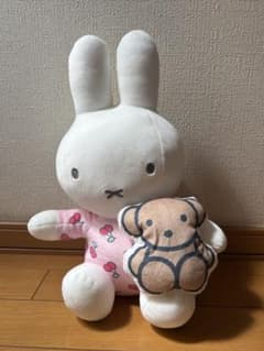 miffy ミッフィー おすわりぬいぐるみ さくらんぼ柄　特大(35cm)のサムネイル