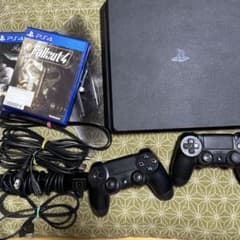 PlayStation 4 本体 + コントローラー2個 + ゲームのサムネイル