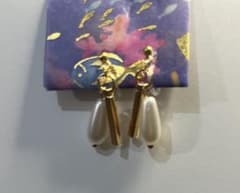 ゴールドとホワイトパールイヤリング（ハンドメイド・ピアスへの変更可能）のサムネイル