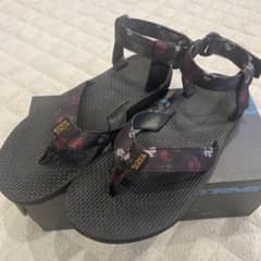 Teva サンダル　24cm 花柄のサムネイル