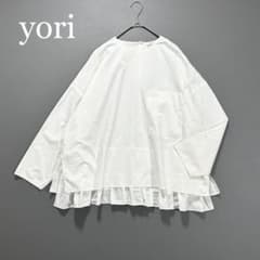 3737y美品 ヨリ バックフリルシャツ 白 ポケット ペプラムブラウス