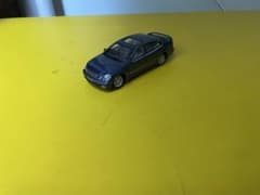 ダークブルー セダン ミニカー 1/64のサムネイル