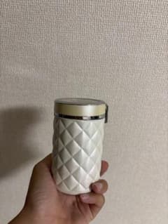 LED付き 車用灰皿 ホワイト キルティング調のサムネイル