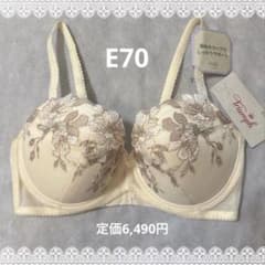 トリンプ　ブラジャー　E70　定価6,490円　新品　匿名配送　ベージュ系のサムネイル